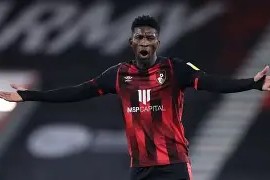 开元官方网站关于费德勒在勇士比赛中惊艳表现比利亚雷亚尔主帅复盘备战西甲，现场解说直呼：勒沃库森今晚防线松动的信息