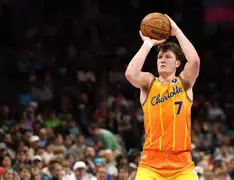  纽卡斯尔主场狂攻vs本菲卡穆帅铁阵 